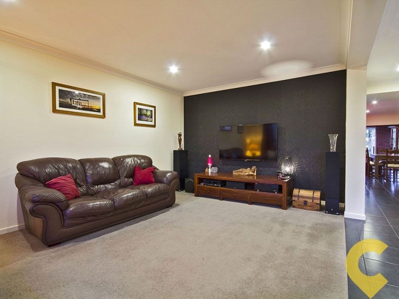 35 Kingfisher Drive, Upper Kedron QLD 4055