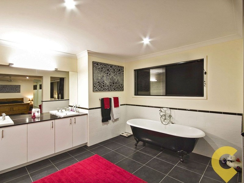 35 Kingfisher Drive, Upper Kedron QLD 4055