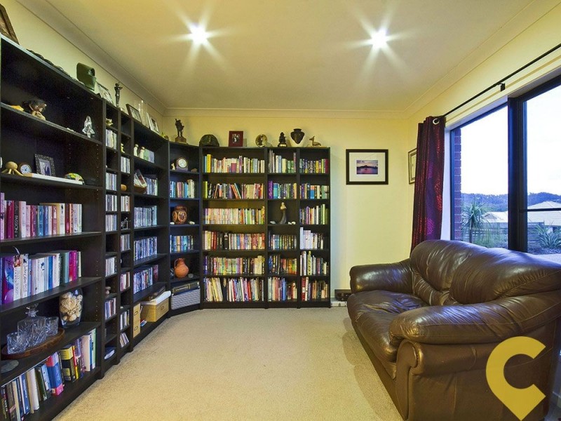 35 Kingfisher Drive, Upper Kedron QLD 4055