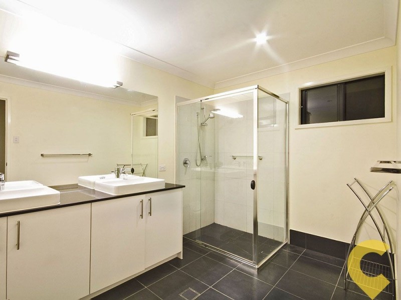 35 Kingfisher Drive, Upper Kedron QLD 4055