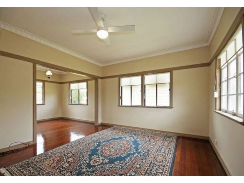 211 Pfingst Road, Wavell Heights QLD 4012