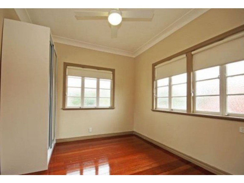 211 Pfingst Road, Wavell Heights QLD 4012
