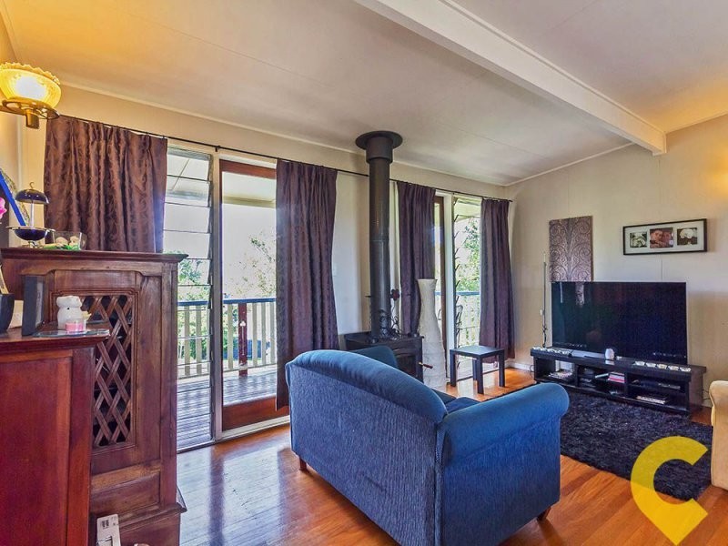 4 Gordon Road, Ferny Hills QLD 4055