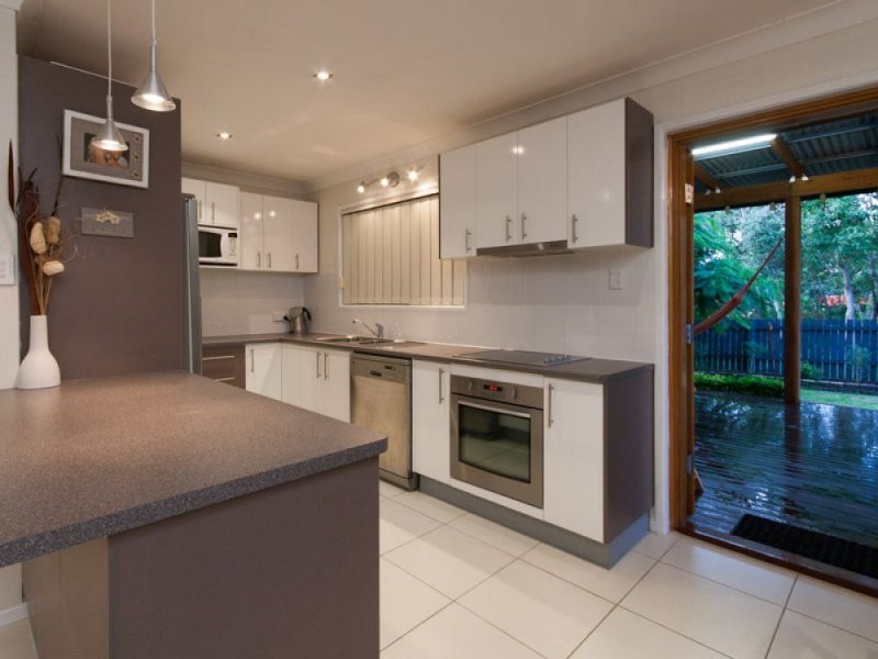 24 Shortland St, Springwood QLD 4127