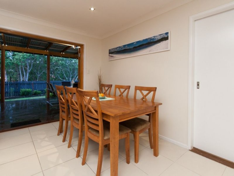 24 Shortland St, Springwood QLD 4127