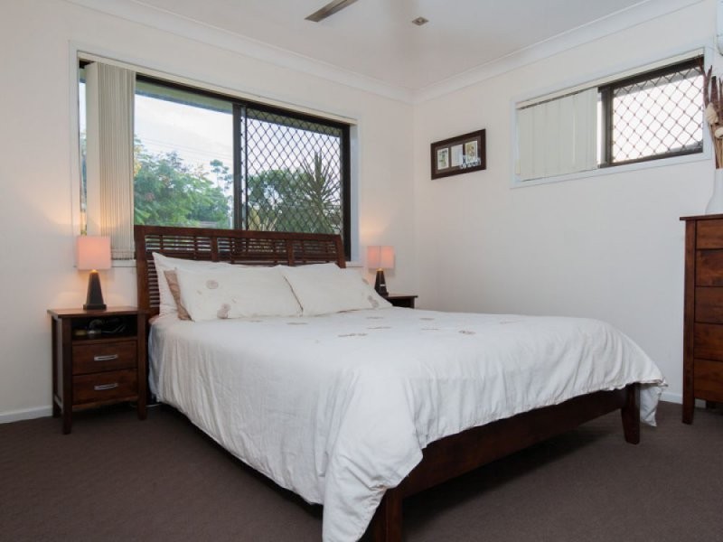 24 Shortland St, Springwood QLD 4127