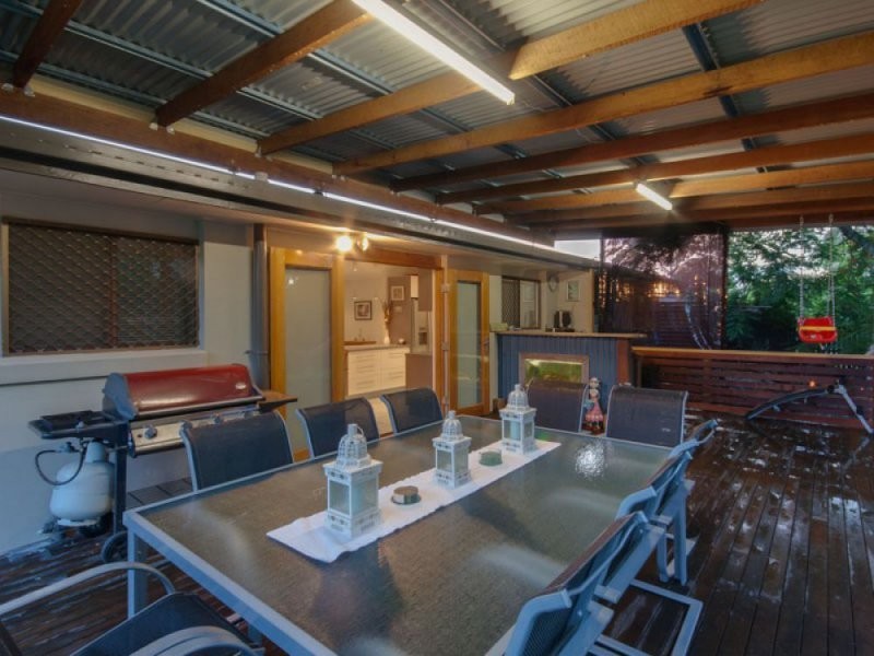 24 Shortland St, Springwood QLD 4127