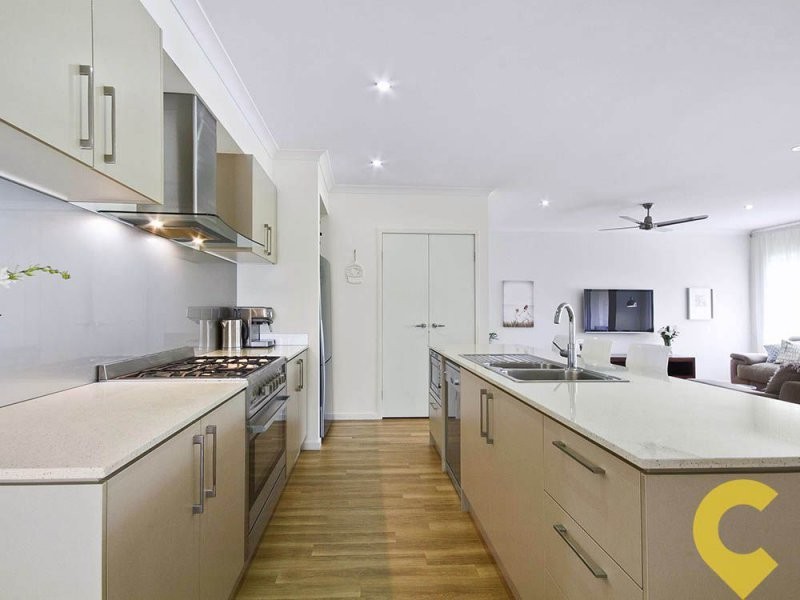 5 Amorosa Court, Eatons Hill QLD 4037