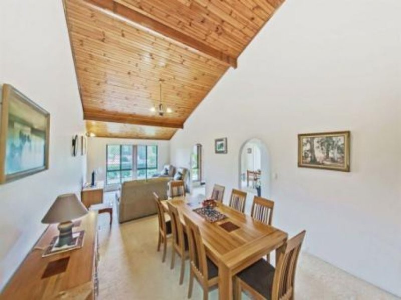 133 Sapphire Street, Holland Park QLD 4121