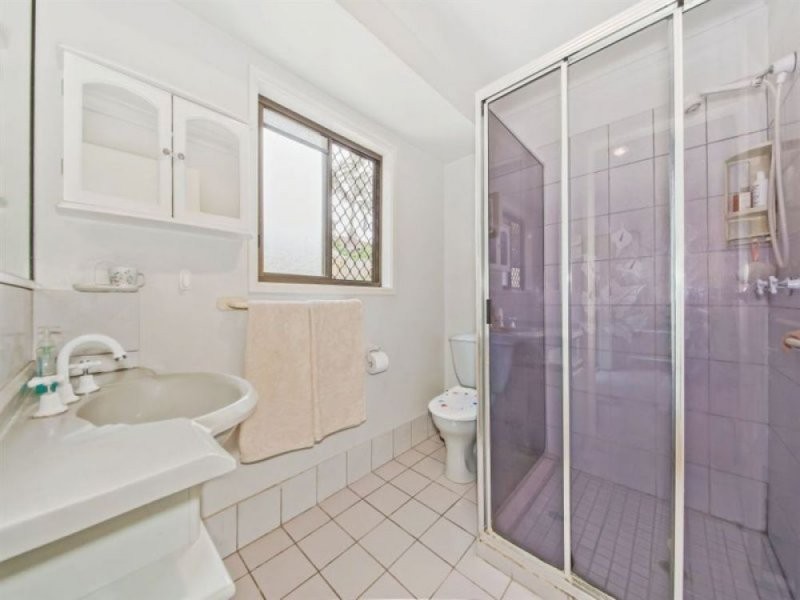 133 Sapphire Street, Holland Park QLD 4121