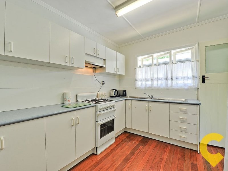 11 Rainbow Street, Sandgate QLD 4017