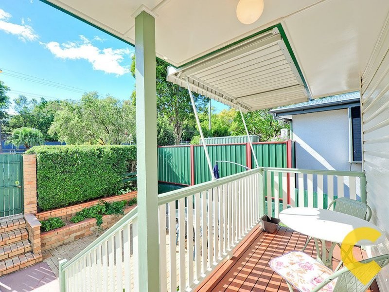 11 Rainbow Street, Sandgate QLD 4017