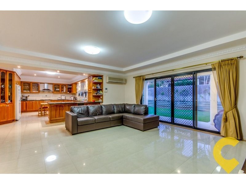 10 Eaton Place, Sunnybank Hills QLD 4109