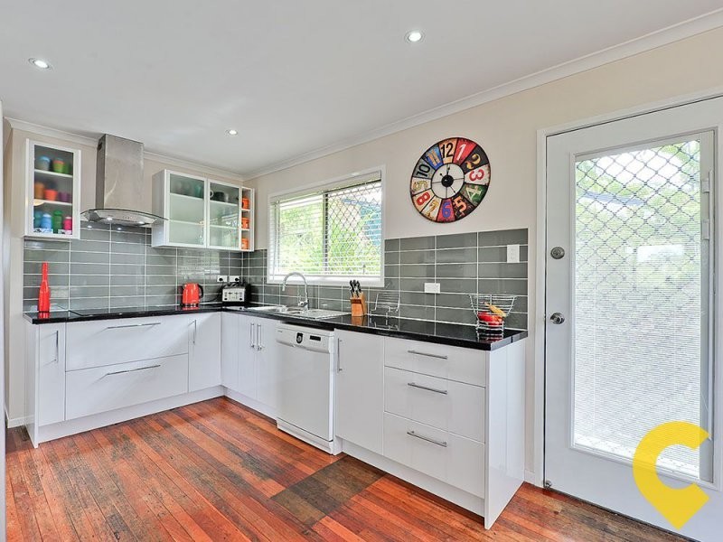 24 Illoura Street, Petrie QLD 4502