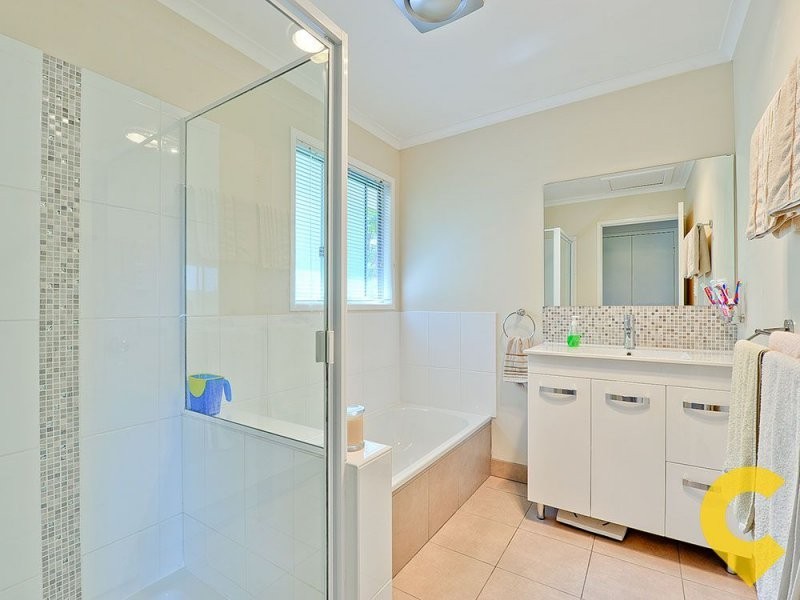 24 Illoura Street, Petrie QLD 4502