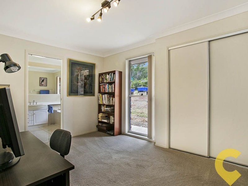 27 Castlereagh Place, Anstead QLD 4070