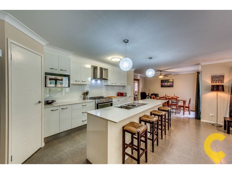 5 Senna Close, Pine Mountain QLD 4306