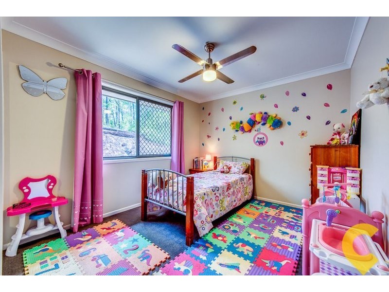 5 Senna Close, Pine Mountain QLD 4306