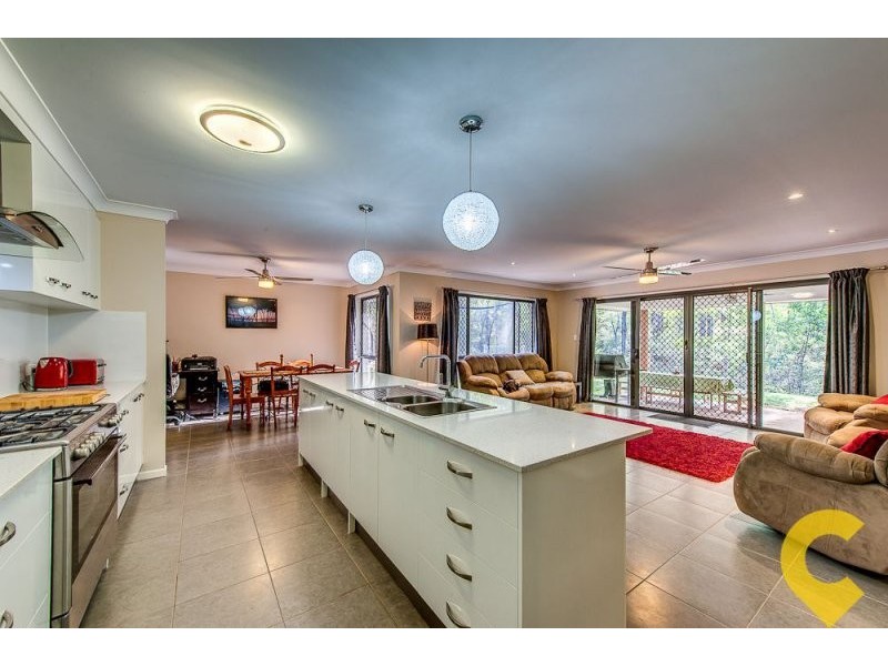 5 Senna Close, Pine Mountain QLD 4306