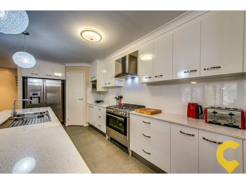 5 Senna Close, Pine Mountain QLD 4306