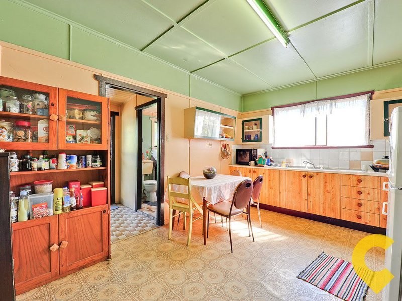 18 Lalroy Street, Beachmere QLD 4510