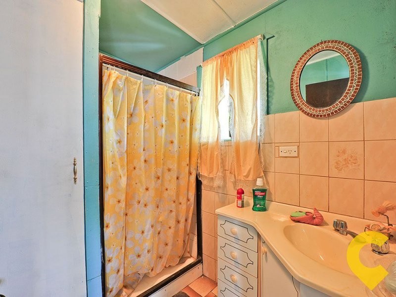 18 Lalroy Street, Beachmere QLD 4510