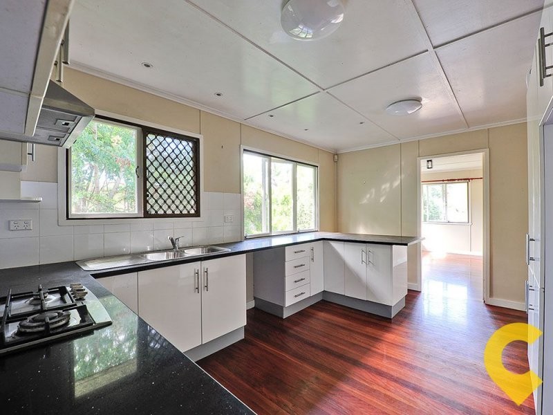 16 Deerdale Street, Stafford Heights QLD 4053