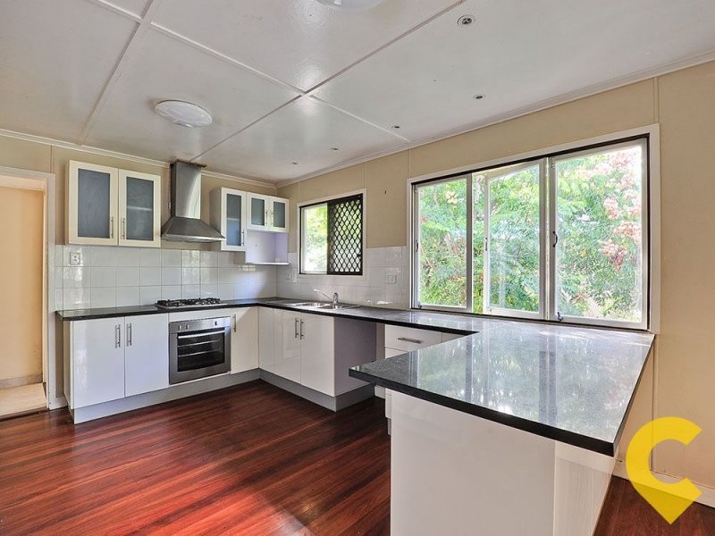 16 Deerdale Street, Stafford Heights QLD 4053