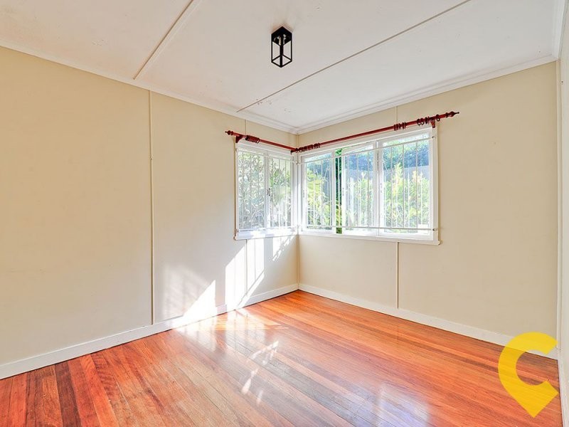 16 Deerdale Street, Stafford Heights QLD 4053