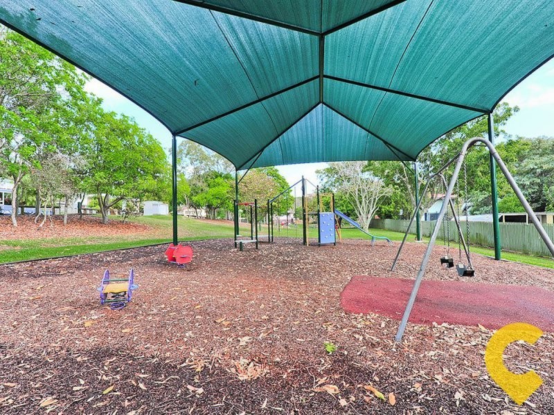 16 Deerdale Street, Stafford Heights QLD 4053