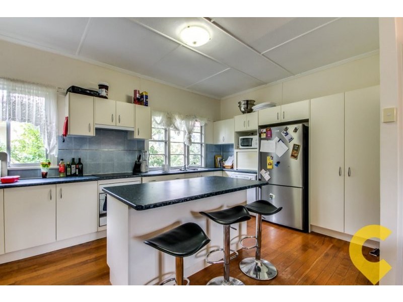 112 Oates Ave, Holland Park QLD 4121