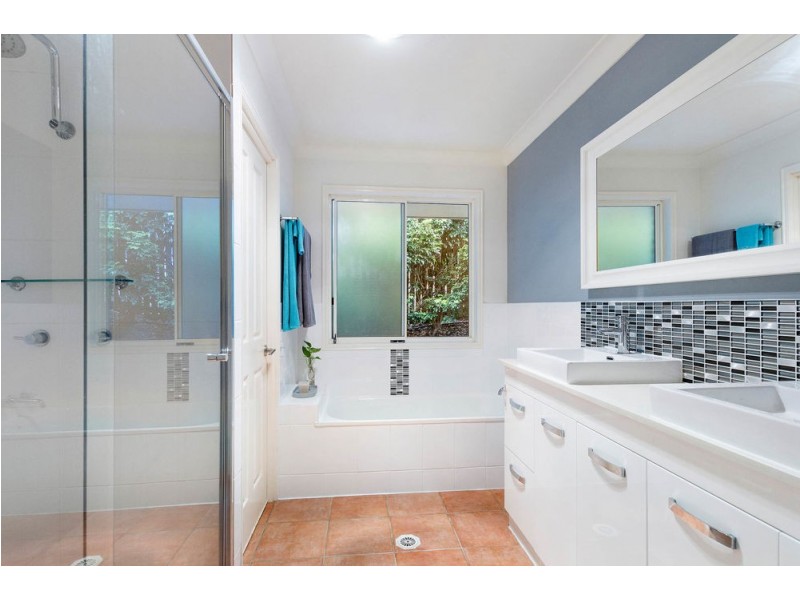 52 Oxford Crescent, Bridgeman Downs QLD 4035