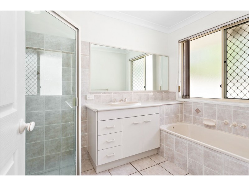 104 Bangalow Street, Bridgeman Downs QLD 4035