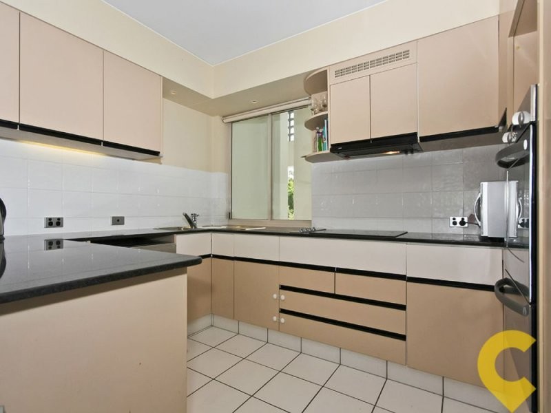 24 76 Chichester Drive, Arundel QLD 4214