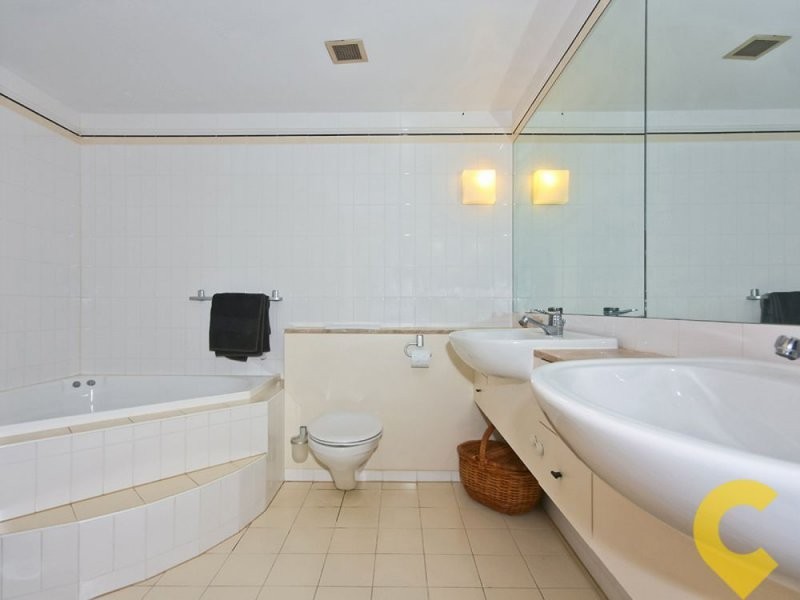 24 76 Chichester Drive, Arundel QLD 4214