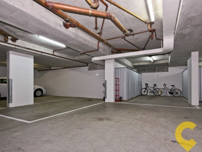 24 76 Chichester Drive, Arundel QLD 4214