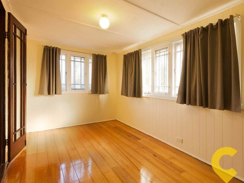 17 Bradley Avenue, Kedron QLD 4031