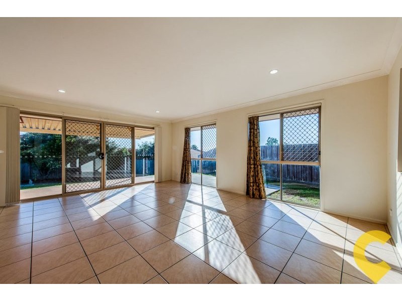 25 Charlton Place, Regents Park QLD 4118