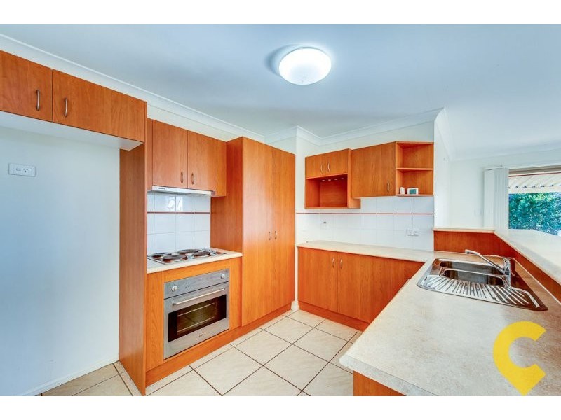 25 Charlton Place, Regents Park QLD 4118