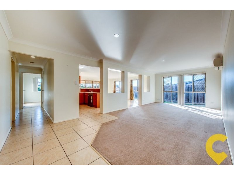 25 Charlton Place, Regents Park QLD 4118