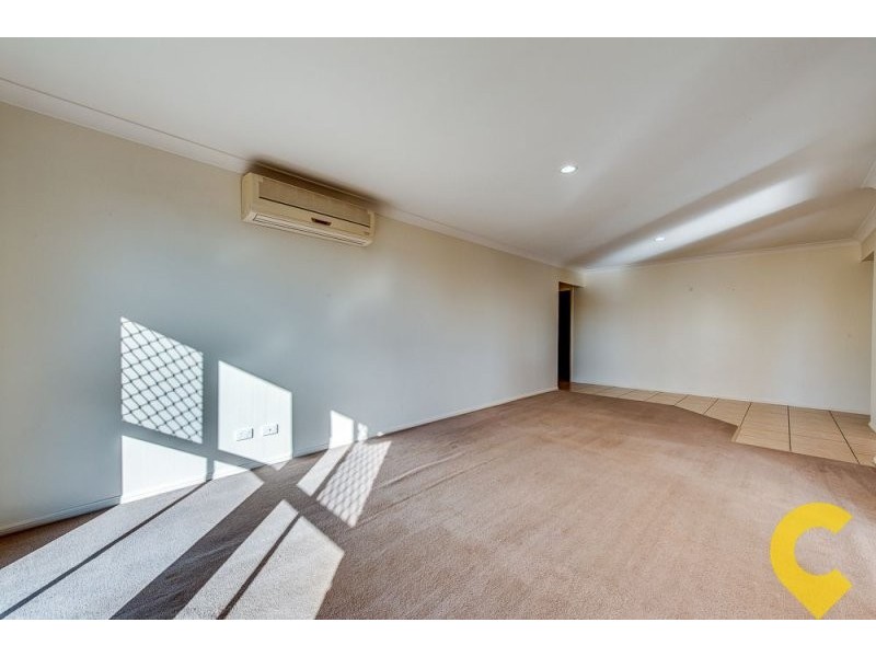 25 Charlton Place, Regents Park QLD 4118
