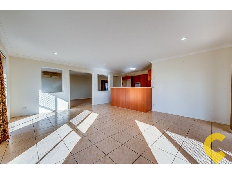 25 Charlton Place, Regents Park QLD 4118