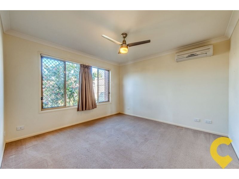 25 Charlton Place, Regents Park QLD 4118
