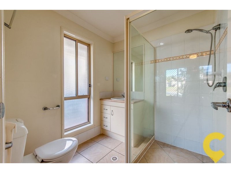 25 Charlton Place, Regents Park QLD 4118