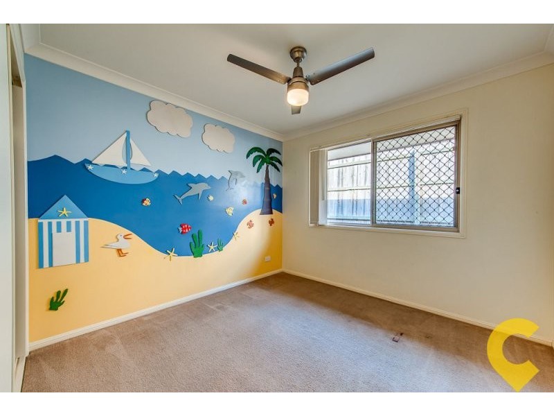 25 Charlton Place, Regents Park QLD 4118