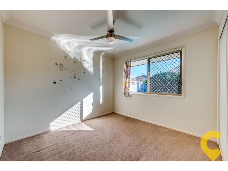 25 Charlton Place, Regents Park QLD 4118