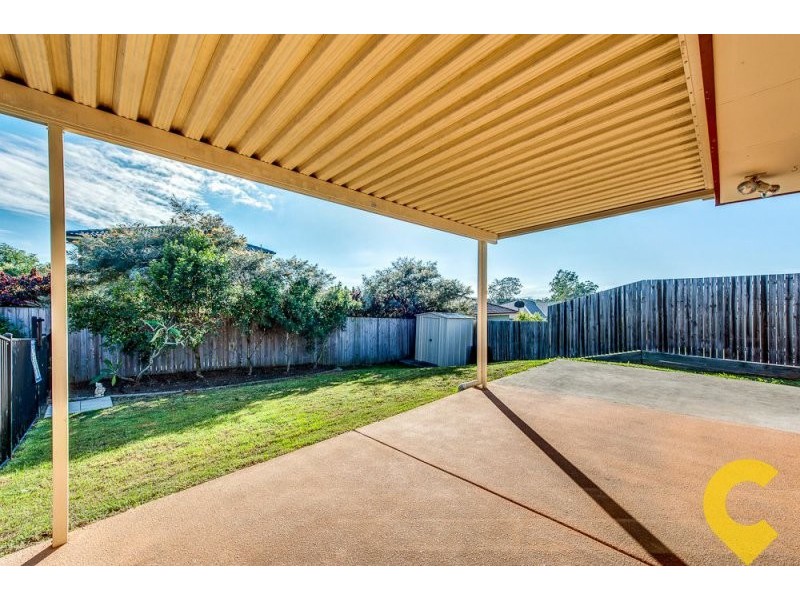 25 Charlton Place, Regents Park QLD 4118