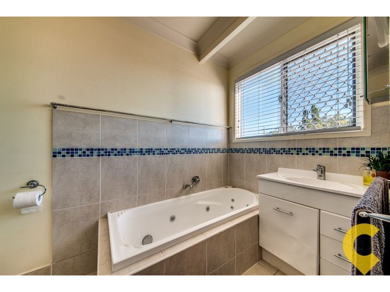 369 Seventeen Mile Rocks Rd, Oxley QLD 4075