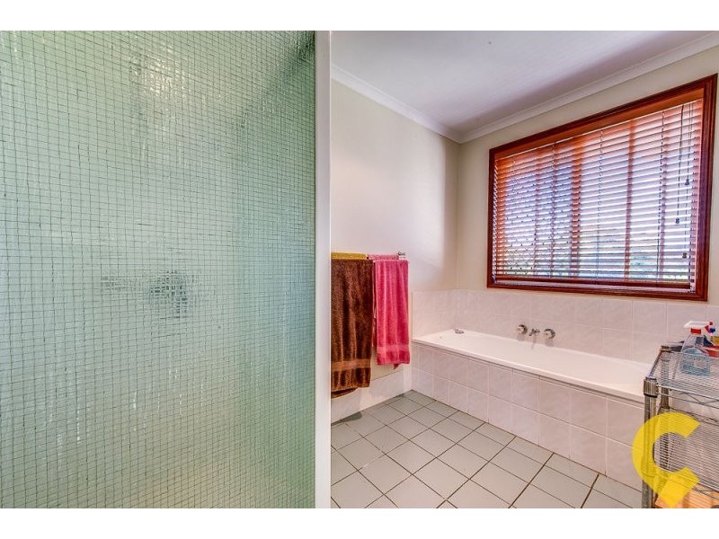 4 Minker Place, Forest Lake QLD 4078