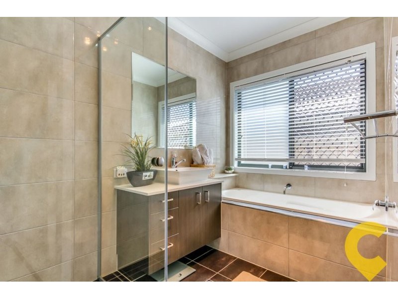 11 Wallaman Close, Waterford QLD 4133